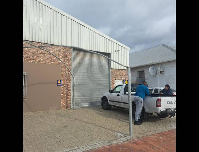 INDUSTRIAL PROPERTY TO RENT IN NORTH END